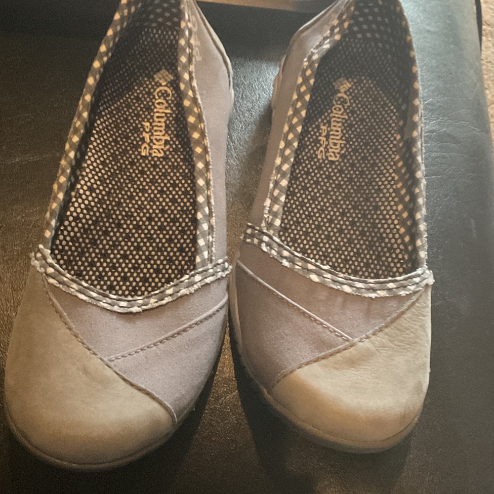 COLUMBIA PFG OMNI-SHIELD GRIP WOMENS  FLAT LOAFERS. SIZE 6.  New w/o tag